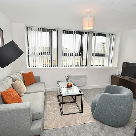 Modern 1 Bedroom In *